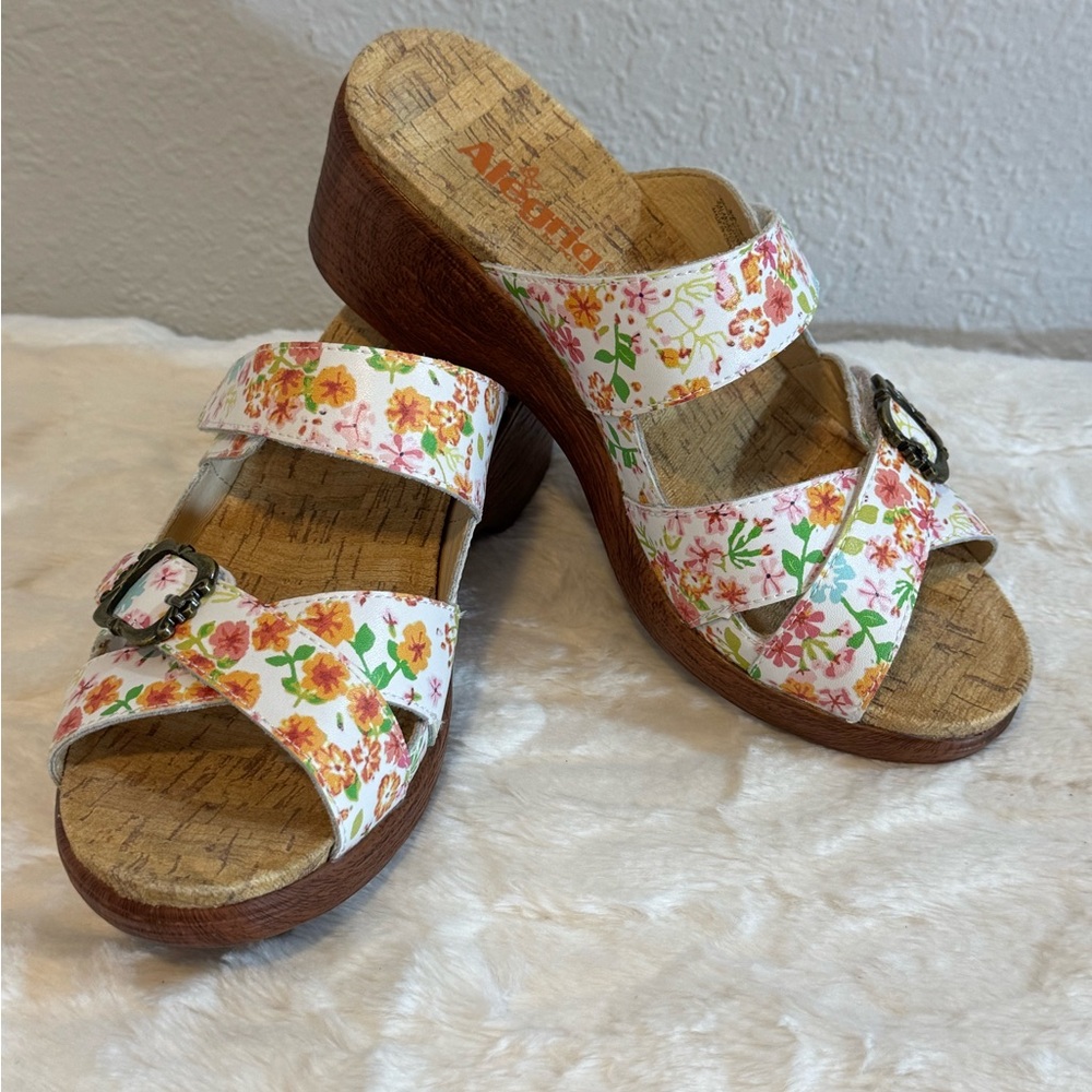 Alegria‎ White Floral Platform Sandals with Buckle